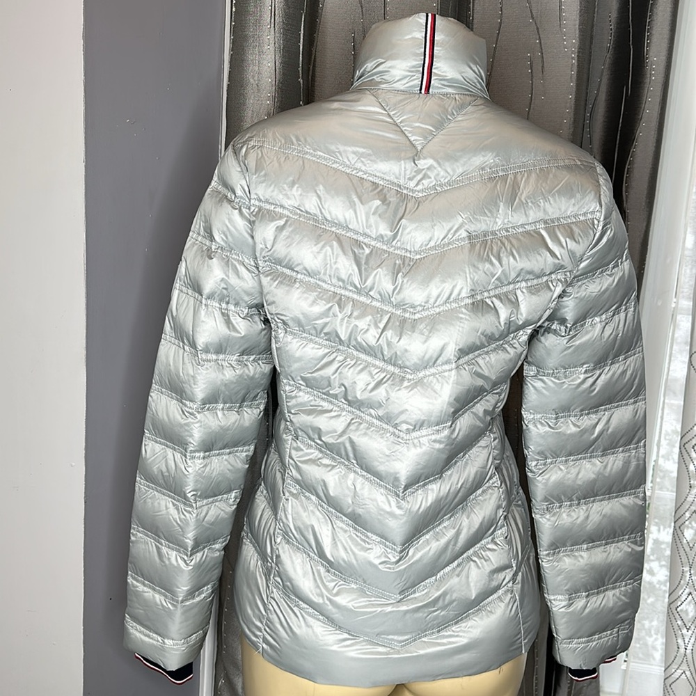 Tommy Hilfiger women’s jacket color gray size S/P Insulation Luxe. - Picture 4 of 7